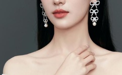 一层一层剥掉女生的衣服作文